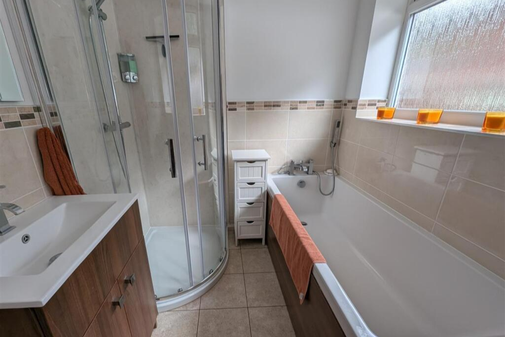 Customer bathroom photo before visualisation